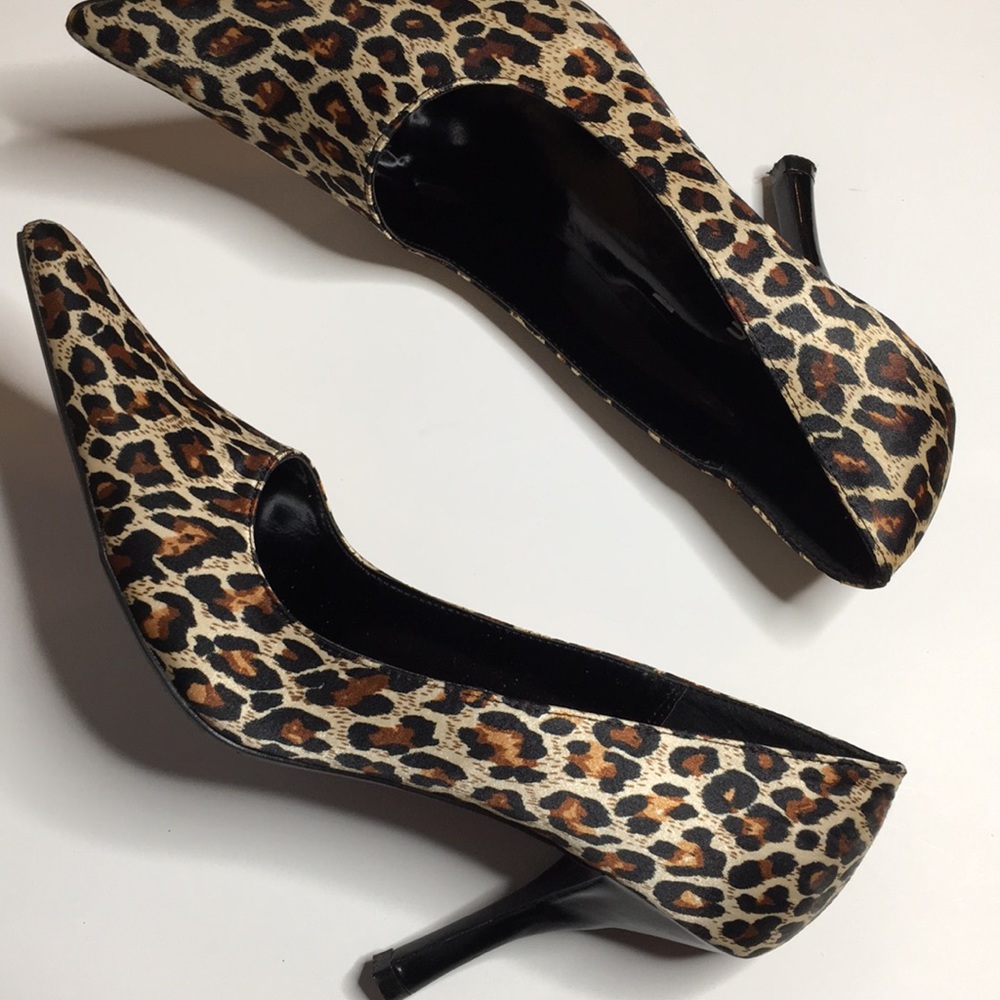 Leopard and patten leather pimps w/ box